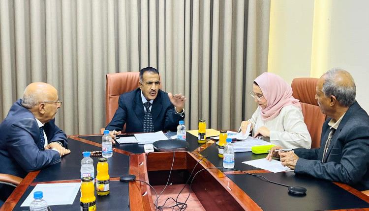اللجنة العليا للمناقصات والمزايدات تناقش آليات الإعلان عن شغل عدد من المناصب القيادية