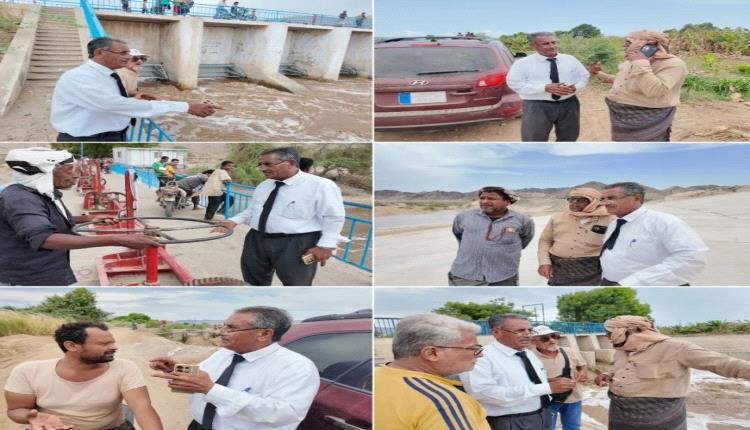 مدير زراعة أبين يتفقد سد باتيس وقنوات الري لمتابعة تدفق السيول وتوزيع مياهها
