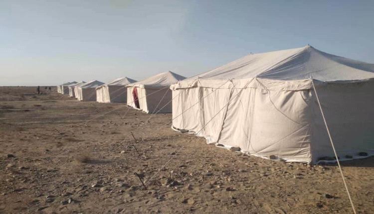 بدعم المحافظ شيخ....تدشين نصب الخيام الإيوائية للنازحين غرب العاصمة عدن
