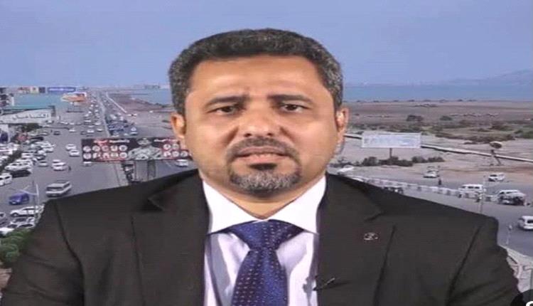 محافظ لحج يوجه بتوزيع المهام والرفع من مستوى الخدمات وتشكيل خلية طوارئ إنسانية لمواجهة التطورات بالمحافظة .