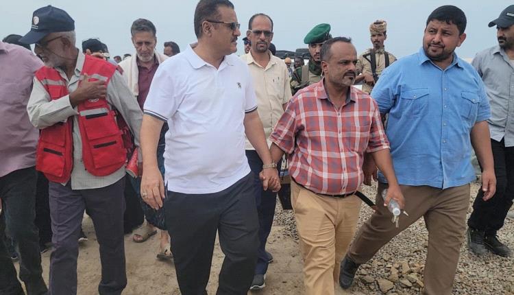 مدير البريقة يطلع على أوضاع النازحين ويدعو المنظمات مساندة جهود قيادة السلطة المحلية بعدن التخفيف من معاناة الأسر النازحة