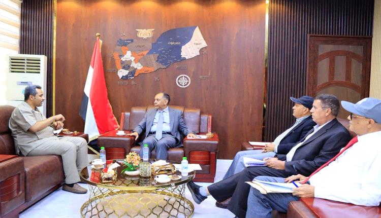 وزير الصناعة والتجارة ومحافظ لحج يبحثان تعزيز البيئة الاستثمارية وتطوير المناطق الصناعية بالمحافظة