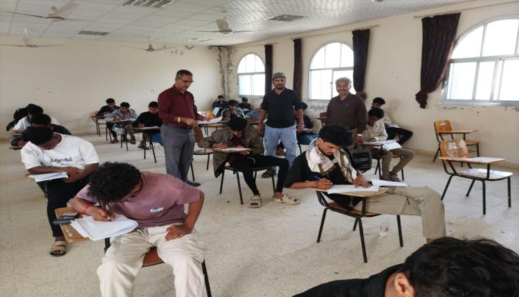 بحضور مدير عام مديرية لبعوس الشيخ عبدالسلام بن عاطف جابر تدشن كلية يافع الجامعية امتحانات القبول للعام الأكاديمي 2026-2027.