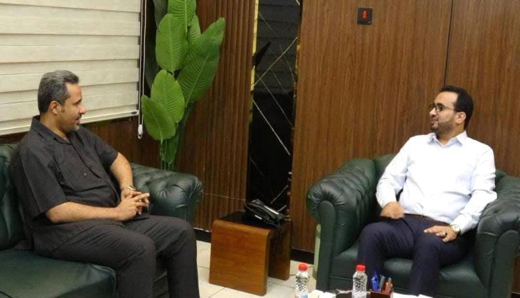وزير الخدمة المدنية والتامينات يبحث مع محافظ لحج معالجة أوضاع المتعاقدين والاحتياج الوظيفي.