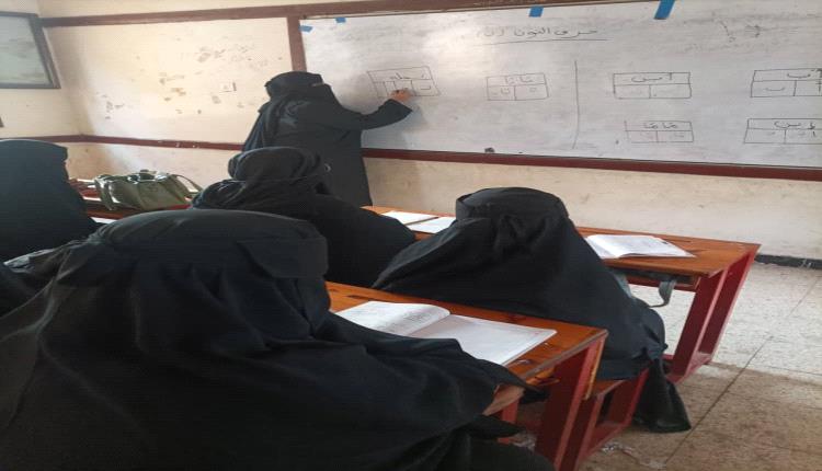 طالبات محو الأمية بالشيخ عثمان يواصلن مسيرة التعليم ودعوة للراغبات إلى التسجيل