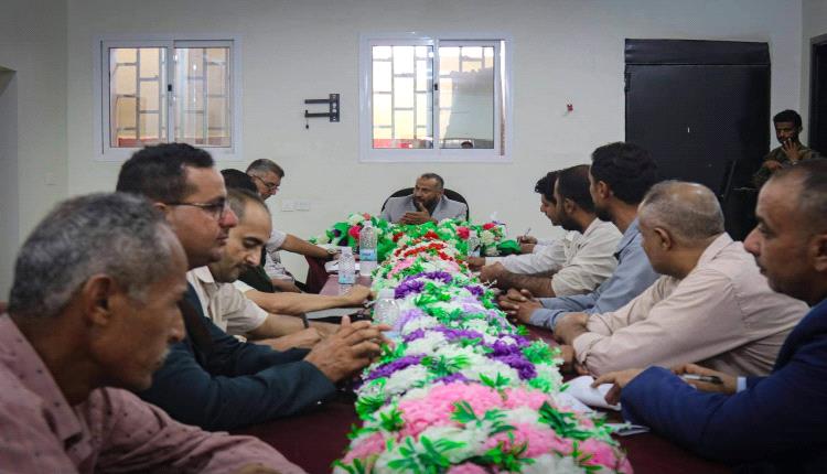 المحافظ القبة يترأس الاجتماع الأول للفريق الفني لمحافظة الضالع ويناقش دوره الرقابي والإشرافي