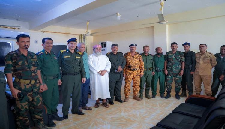 مدير أمن أبين يكرّم مدير أمن زنجبار وأفراد الأمن تقديرًا لجهودهم في ضبط مهربي مخدرات