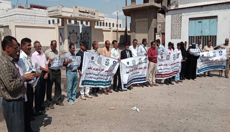 أكاديميو الجامعات الحكومية يرفعون صوتهم للمطالبة بصرف مستحقات الترقيات العلمية