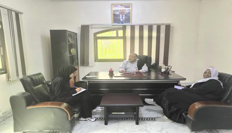 الوحدة التنفيذية لإدارة مخيمات النازحين أبين تكثف تحركاتها لمواجهة الاحتياجات الإنسانية للنازحين