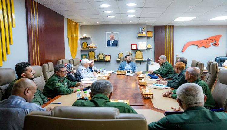 محافظ العاصمة عدن يناقش مع رئيس مصلحة الأحوال المدنية تعزيز التنسيق والتعاون