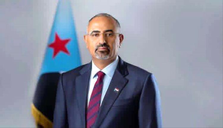 الرئيس الزُبيدي يُعزي في استشهاد رئيس اللجنة المحلية لانتقالي مركز هقرة الأغبَرة بالمضاربة ورأس العارة