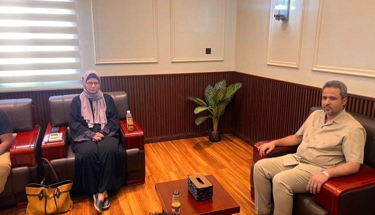 محافظ لحج يناقش مع بعثة الصليب الأحمر التدخلات الإنسانية العاجلة ويطالب بدعم مناطق التماس وجبهات القتال