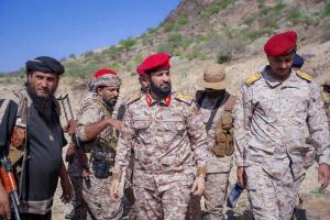 محافظ أبين وقائد محور أبين القتالي في الميدان.. حين تكون القيادة حيث يكون الأبطال