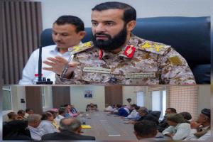 محافظ أبين يستعرض الوضع الراهن والاستعداد للدفاع عن المحافظة من أي تقدم حوثي ويحذر من الشائعات ويوجه بالتعامل مع النازحين بروح الأخوة ونبذ المناطقية