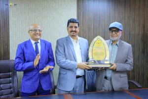 بتوجيهات وزير النقل ورئيس مجلس إدارة الهيئة.. وكيل الطيران المدني يكرم ثلاثة من قيادات الهيئة السابقين وفاءً لعطاءاتهم المتميزة