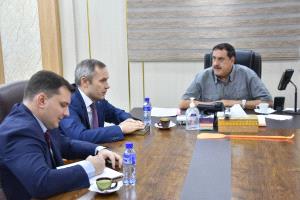 مدير أمن عدن يبحث مع مسؤول بالسفارة الروسية ترتيبات تأمين الانتخابات للرعايا الروس.
