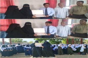 بحضور مدير عام تربية أبين .. مجمع بلقيس يكرم الطالبة رغد الفائزة بالمركز الأول لأوائل الثانوية بالجمهورية