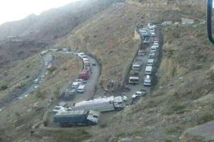 مجزرة جديدة على طريق هيجة العبد.. 4 قتلى و9 جرحى بقصف صاروخي حوثي جنوب تعز