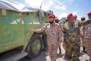 محافظ أبين خلال تفقده جبهة ثرة وأمحلحل واللواء 255 مشاه: لن نتراجع حتى دحر المليشيات الحوثية واستعادة مؤسسات الدولة